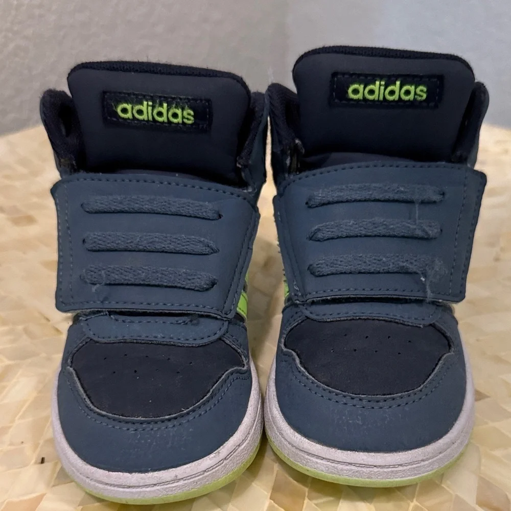 Adidas Kids Sneakers - Navy and Neon Yellow 8.5 kids